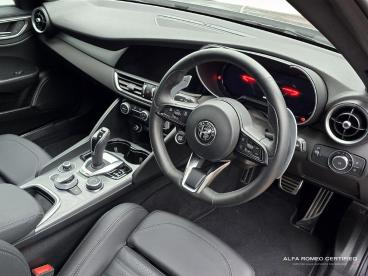 ALFA ROMEO CERTIFIED Alfa Romeo Giulia 2.0t Veloce Auto Euro 6 (s/s) 4dr Used Car - Saloon Petrol Grey - Leicester - 546439_3