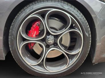 ALFA ROMEO CERTIFIED Alfa Romeo Giulia 2.0t Veloce Auto Euro 6 (s/s) 4dr Used Car - Saloon Petrol Grey - Leicester - 546439_4