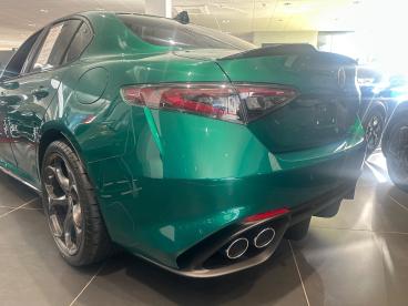 ALFA ROMEO CERTIFIED Alfa Romeo Giulia 2.9 V6 Bi-turbo Quadrifoglio Auto Euro 6 (s/s) 4dr Used Car - Saloon Petrol Green - Slough - 547207_3