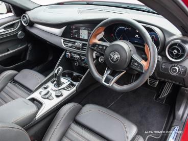 ALFA ROMEO CERTIFIED Alfa Romeo Giulia 2.0t Intensa Auto Euro 6 (s/s) 4dr Used Car - Saloon Petrol Red - Nuneaton - 548291_3