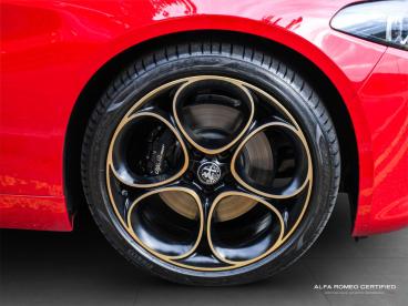 ALFA ROMEO CERTIFIED Alfa Romeo Giulia 2.0t Intensa Auto Euro 6 (s/s) 4dr Used Car - Saloon Petrol Red - Nuneaton - 548291_4