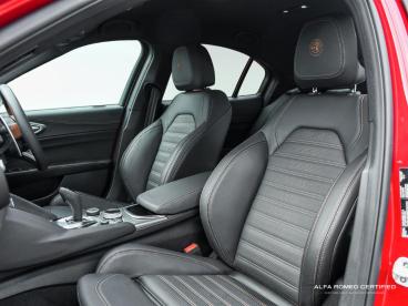 ALFA ROMEO CERTIFIED Alfa Romeo Giulia 2.0t Intensa Auto Euro 6 (s/s) 4dr Used Car - Saloon Petrol Red - Nuneaton - 548291_5