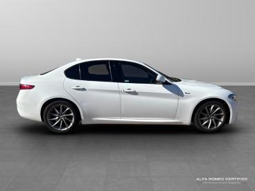 ALFA ROMEO CERTIFIED Alfa Romeo Giulia 2.0t Sprint Auto Euro 6 (s/s) 4dr Used Car - Saloon Petrol White - Tunbridge Wells - 548603_2