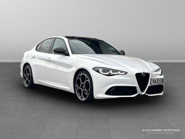 ALFA ROMEO CERTIFIED Alfa Romeo Giulia 2.0t Veloce Auto Euro 6 (s/s) 4dr Used Car - Saloon Petrol White - Slough - 551215_1