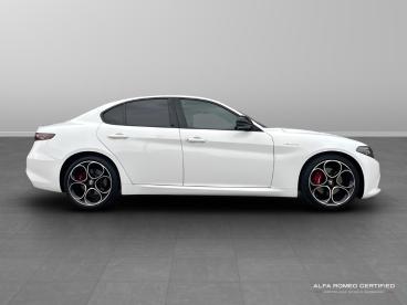 ALFA ROMEO CERTIFIED Alfa Romeo Giulia 2.0t Veloce Auto Euro 6 (s/s) 4dr Used Car - Saloon Petrol White - Slough - 551215_2