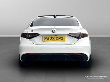 ALFA ROMEO CERTIFIED Alfa Romeo Giulia 2.0t Veloce Auto Euro 6 (s/s) 4dr Used Car - Saloon Petrol White - Slough - 551215_5