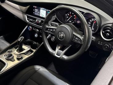 ALFA ROMEO CERTIFIED Alfa Romeo Giulia 2.0 Tb Sprint 4dr Auto Used Car - Saloon Petrol Red - Swansea - 552842_3