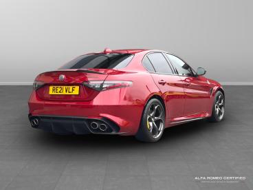 ALFA ROMEO CERTIFIED Alfa Romeo Giulia 2.9 V6 Bi-turbo Quadrifoglio Auto Euro 6 (s/s) 4dr Used Car - Saloon Petrol Red - Slough - 553960_3