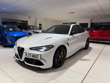 ALFA ROMEO CERTIFIED Alfa Romeo Giulia 2.9 V6 Bi-turbo Quadrifoglio Auto Euro 6 (s/s) 4dr Used Car - Saloon Petrol White - Slough - 555613_1