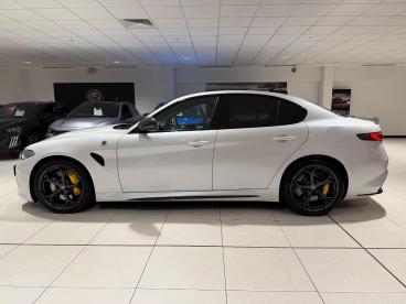 ALFA ROMEO CERTIFIED Alfa Romeo Giulia 2.9 V6 Bi-turbo Quadrifoglio Auto Euro 6 (s/s) 4dr Used Car - Saloon Petrol White - Slough - 555613_3