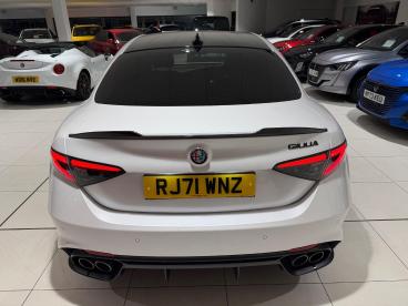 ALFA ROMEO CERTIFIED Alfa Romeo Giulia 2.9 V6 Bi-turbo Quadrifoglio Auto Euro 6 (s/s) 4dr Used Car - Saloon Petrol White - Slough - 555613_4