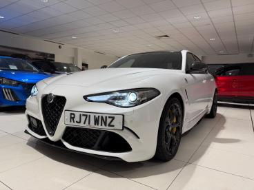 ALFA ROMEO CERTIFIED Alfa Romeo Giulia 2.9 V6 Bi-turbo Quadrifoglio Auto Euro 6 (s/s) 4dr Used Car - Saloon Petrol White - Slough - 555613_5