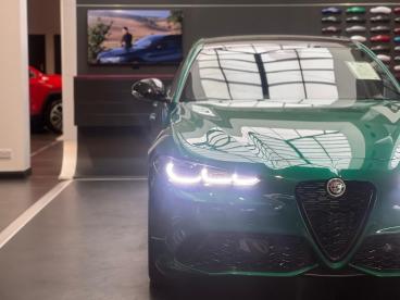 ALFA ROMEO CERTIFIED Alfa Romeo Giulia 2.0t Tributo Italiano Auto Euro 6 (s/s) 4dr Used Car - Saloon Petrol Green - Slough - 555621_5