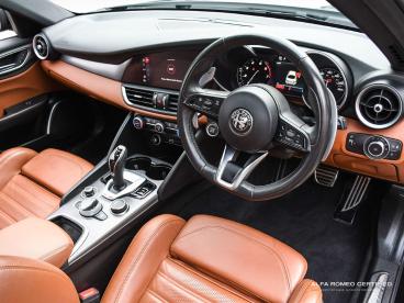 ALFA ROMEO CERTIFIED Alfa Romeo Giulia 2.0t Veloce Auto Euro 6 (s/s) 4dr Used Car - Saloon Petrol Black - Nuneaton - 555701_3