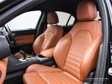 ALFA ROMEO CERTIFIED Alfa Romeo Giulia 2.0t Veloce Auto Euro 6 (s/s) 4dr Used Car - Saloon Petrol Black - Nuneaton - 555701_5