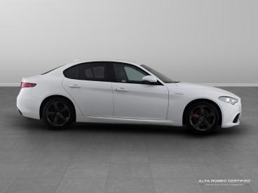 SPOTICAR Alfa Romeo Giulia 2.0t Veloce Auto Euro 6 (s/s) 4dr Used Car - Saloon Petrol White - Birmingham - 800555850_2
