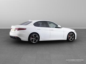 SPOTICAR Alfa Romeo Giulia 2.0t Veloce Auto Euro 6 (s/s) 4dr Used Car - Saloon Petrol White - Birmingham - 800555850_3