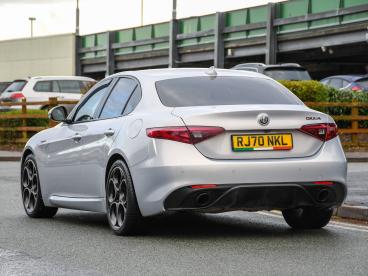 ALFA ROMEO CERTIFIED Alfa Romeo Giulia 2.0t Veloce Auto Euro 6 (s/s) 4dr Used Car - Saloon Petrol White - Nuneaton - 557117_2