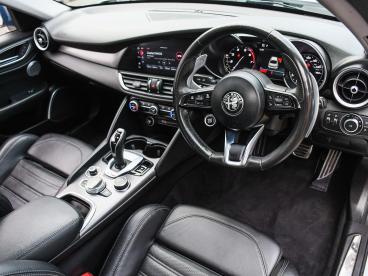 ALFA ROMEO CERTIFIED Alfa Romeo Giulia 2.0t Veloce Auto Euro 6 (s/s) 4dr Used Car - Saloon Petrol White - Nuneaton - 557117_3