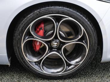 ALFA ROMEO CERTIFIED Alfa Romeo Giulia 2.0t Veloce Auto Euro 6 (s/s) 4dr Used Car - Saloon Petrol White - Nuneaton - 557117_4