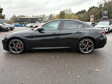 ALFA ROMEO CERTIFIED Alfa Romeo Giulia 2.0t Veloce Auto Euro 6 (s/s) 4dr Used Car - Saloon Petrol Black - Kidlington - 557356_5