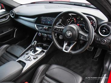 ALFA ROMEO CERTIFIED Alfa Romeo Giulia 2.0t Veloce Auto Euro 6 (s/s) 4dr Used Car - Saloon Petrol Red - Nuneaton - 557623_4