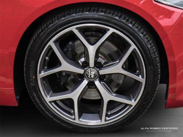 ALFA ROMEO CERTIFIED Alfa Romeo Giulia 2.0t Veloce Auto Euro 6 (s/s) 4dr Used Car - Saloon Petrol Red - Nuneaton - 557623_5