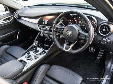 ALFA ROMEO CERTIFIED Alfa Romeo Giulia 2.0t Veloce Auto Euro 6 (s/s) 4dr Used Car - Saloon Petrol Black - Nuneaton - 557624_4