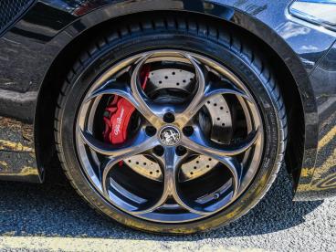 ALFA ROMEO CERTIFIED Alfa Romeo Giulia 2.9 V6 Bi-turbo Quadrifoglio Auto Euro 6 (s/s) 4dr Used Car - Saloon Petrol Black - Nuneaton - 558372_4