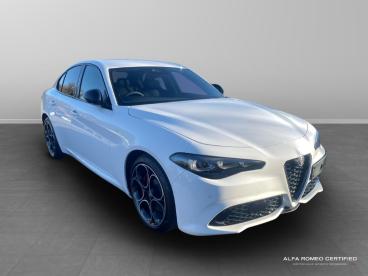 ALFA ROMEO CERTIFIED Alfa Romeo Giulia 2.0t Veloce Auto Euro 6 (s/s) 4dr Used Car - Saloon Petrol White - Kidlington - 559113_1