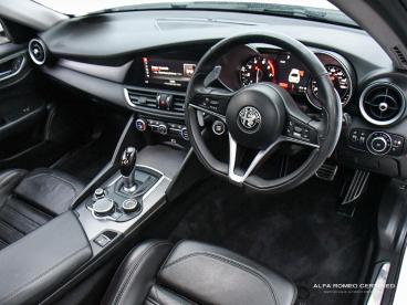 ALFA ROMEO CERTIFIED Alfa Romeo Giulia 2.0t Veloce Auto Euro 6 (s/s) 4dr Used Car - Saloon Petrol White - Nuneaton - 563312_4