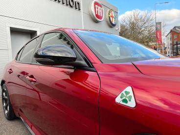ALFA ROMEO CERTIFIED Alfa Romeo Giulia 2.9 V6 Bi-turbo Quadrifoglio Auto Euro 6 (s/s) 4dr Used Car - Saloon Petrol Red - Colchester - 566790_5