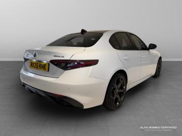 ALFA ROMEO CERTIFIED Alfa Romeo Giulia 2.0t Tributo Italiano Auto Euro 6 (s/s) 4dr Used Car - Saloon Petrol White - Slough - 567648_3