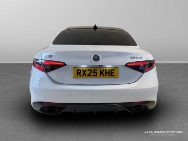 ALFA ROMEO CERTIFIED Alfa Romeo Giulia 2.0t Tributo Italiano Auto Euro 6 (s/s) 4dr Used Car - Saloon Petrol White - Slough - 567648_5