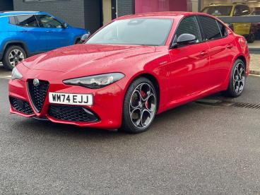 SPOTICAR Alfa Romeo Giulia 2.0t Veloce Auto Euro 6 (s/s) 4dr Used Car - Saloon Petrol Red - Cheltenham - 1200575492_3