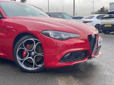 SPOTICAR Alfa Romeo Giulia 2.0t Veloce Auto Euro 6 (s/s) 4dr Used Car - Saloon Petrol Red - Cheltenham - 1200575492_5