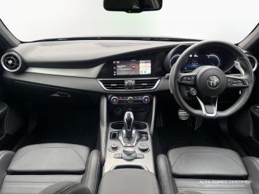 ALFA ROMEO CERTIFIED Alfa Romeo Giulia 2.0t Veloce Auto Euro 6 (s/s) 4dr Used Car - Saloon Petrol Black - Salford - 577881_4