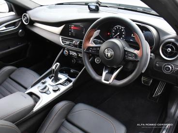 ALFA ROMEO CERTIFIED Alfa Romeo Giulia 2.0t Intensa Auto Euro 6 (s/s) 4dr Used Car - Saloon Petrol Black - Nuneaton - 578153_4