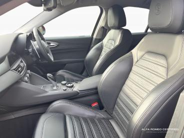 SPOTICAR Alfa Romeo Giulia 2.0t Veloce Auto Euro 6 (s/s) 4dr Used Car - Saloon Petrol Red - Colchester - 800579194_2