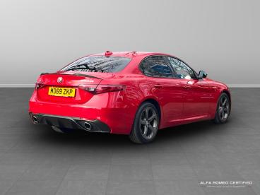 SPOTICAR Alfa Romeo Giulia 2.0t Veloce Auto Euro 6 (s/s) 4dr Used Car - Saloon Petrol Red - Colchester - 800579194_5