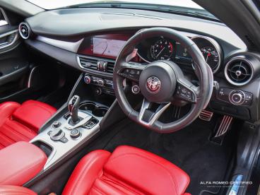 ALFA ROMEO CERTIFIED Alfa Romeo Giulia 2.0t Veloce Auto Euro 6 (s/s) 4dr Used Car - Saloon Petrol Black - Nuneaton - 581085_4