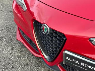 ALFA ROMEO CERTIFIED Alfa Romeo Giulia 2.0t Veloce Auto Euro 6 (s/s) 4dr Used Car - Saloon Petrol Red - Swindon - 582235_5