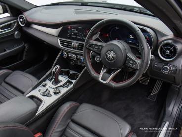 ALFA ROMEO CERTIFIED Alfa Romeo Giulia 2.0t Competizione Auto Euro 6 (s/s) 4dr Used Car - Saloon Petrol Black - Nuneaton - 582941_4