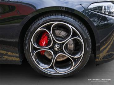 ALFA ROMEO CERTIFIED Alfa Romeo Giulia 2.0t Competizione Auto Euro 6 (s/s) 4dr Used Car - Saloon Petrol Black - Nuneaton - 582941_5