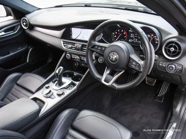 ALFA ROMEO CERTIFIED Alfa Romeo Giulia 2.0t Veloce Auto Euro 6 (s/s) 4dr Used Car - Saloon Petrol Grey - Nuneaton - 582942_4