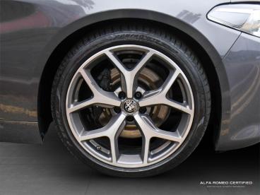 ALFA ROMEO CERTIFIED Alfa Romeo Giulia 2.0t Veloce Auto Euro 6 (s/s) 4dr Used Car - Saloon Petrol Grey - Nuneaton - 582942_5