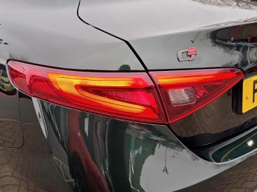 ALFA ROMEO CERTIFIED Alfa Romeo Giulia 2.0t Veloce Auto Euro 6 (s/s) 4dr Used Car - Saloon Petrol Red - Leicester - 583659_5