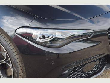 SPOTICAR Alfa Romeo Giulia 2.0t Veloce Auto Euro 6 (s/s) 4dr Used Car - Saloon Petrol Black - Pulborough - 1200585869_5