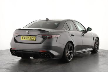 SPOTICAR Alfa Romeo Giulia 2.9 V6 Bi-turbo Quadrifoglio Auto Euro 6 (s/s) 4dr Used Car - Saloon Petrol Grey - Epsom - 1200588785_3