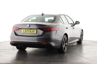 SPOTICAR Alfa Romeo Giulia 2.0t Sprint Auto Euro 6 (s/s) 4dr Used Car - Saloon Petrol Grey - Epsom - 1200588792_3
